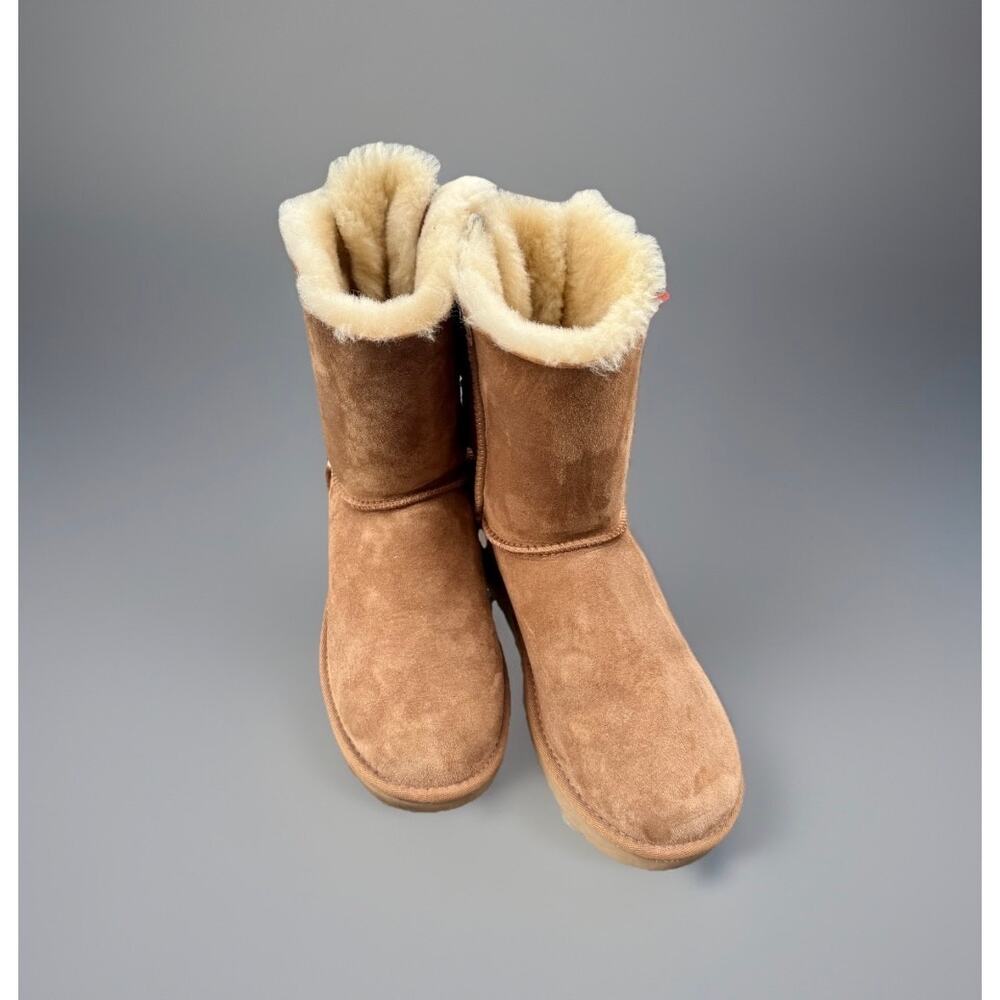UGG Bailey Bow II Chestnut Sheepskin Boots Women’s Size 9 Damaged Heel